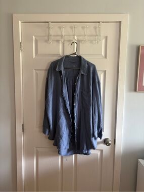 American Eagle Blue Lightweight Button-Up shirt
